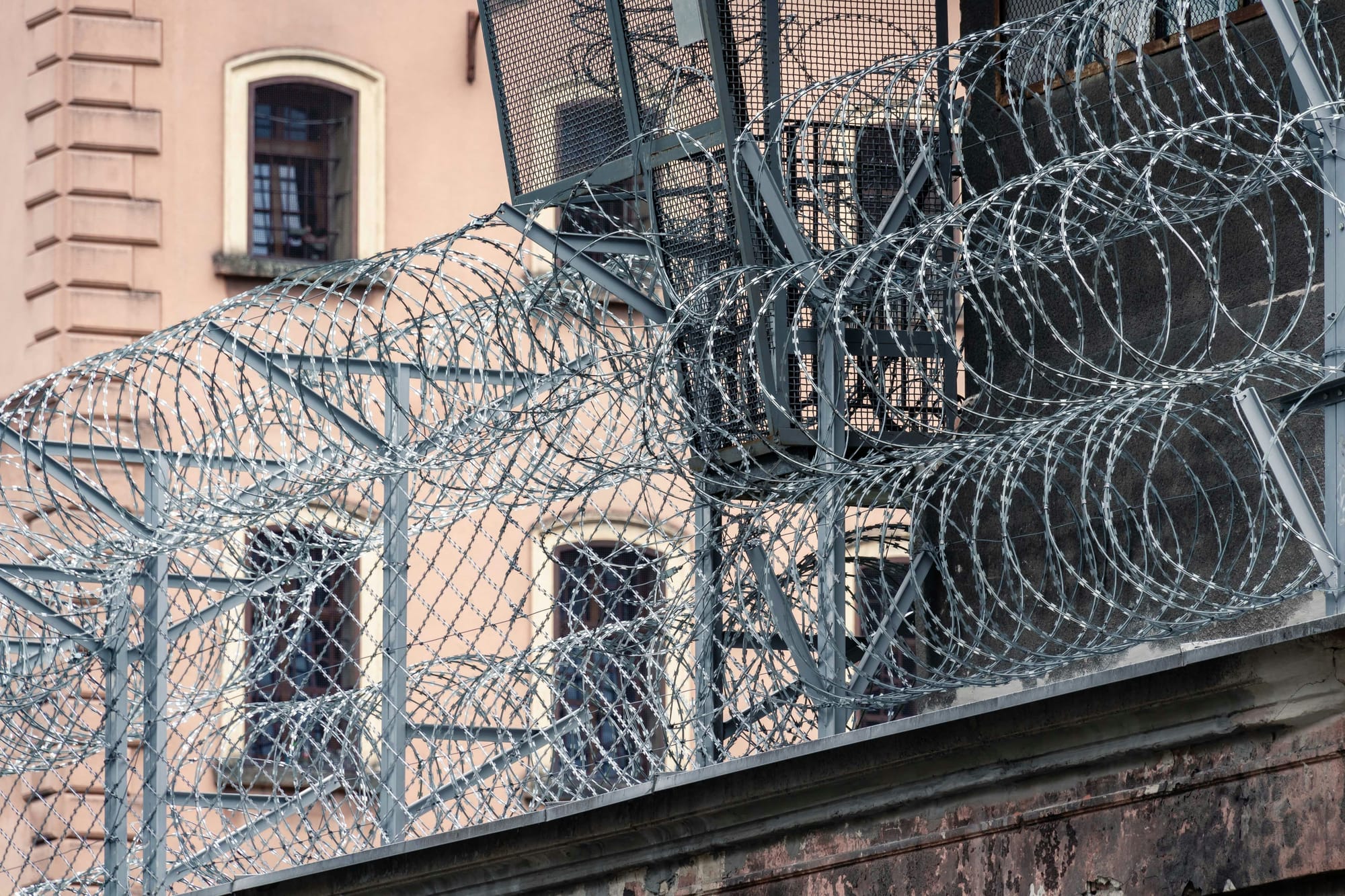 Viral: Prisoner Escapes by Mimicking AI-Generated Voice of Guard